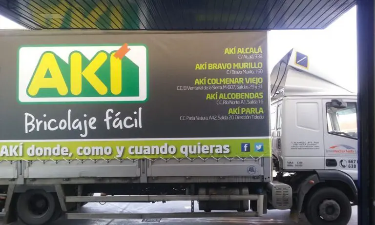 lona de camión rotulada