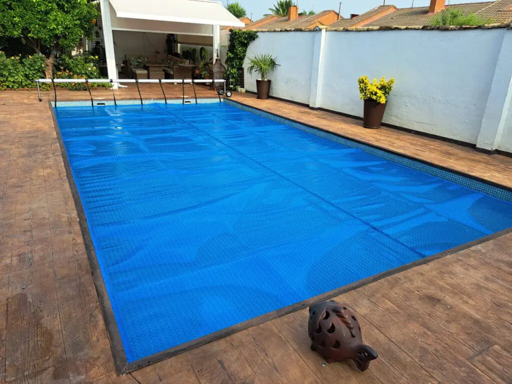 lona enrollable para cubrir piscina