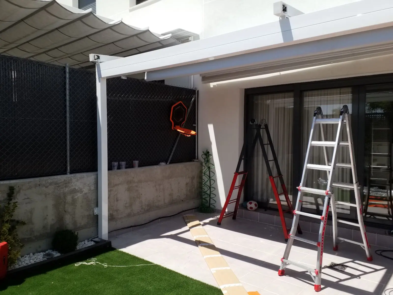 Tensopérgolas - Pergorain en Madrid - Venta e instalación de toldos con tensopérgolas o pergorain en Madrid