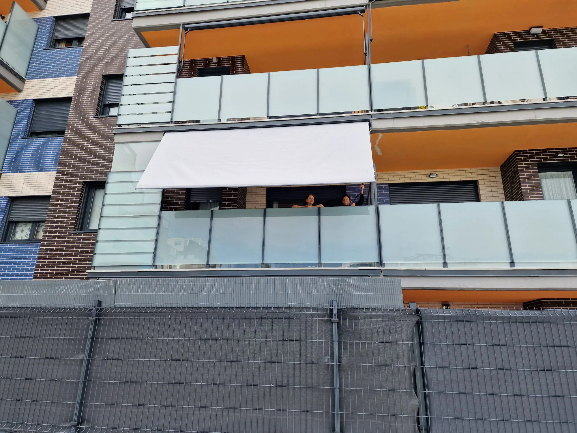 Toldos Cofre Portada en Madrid - Venta e instalación de toldos cofre portada en Madrid