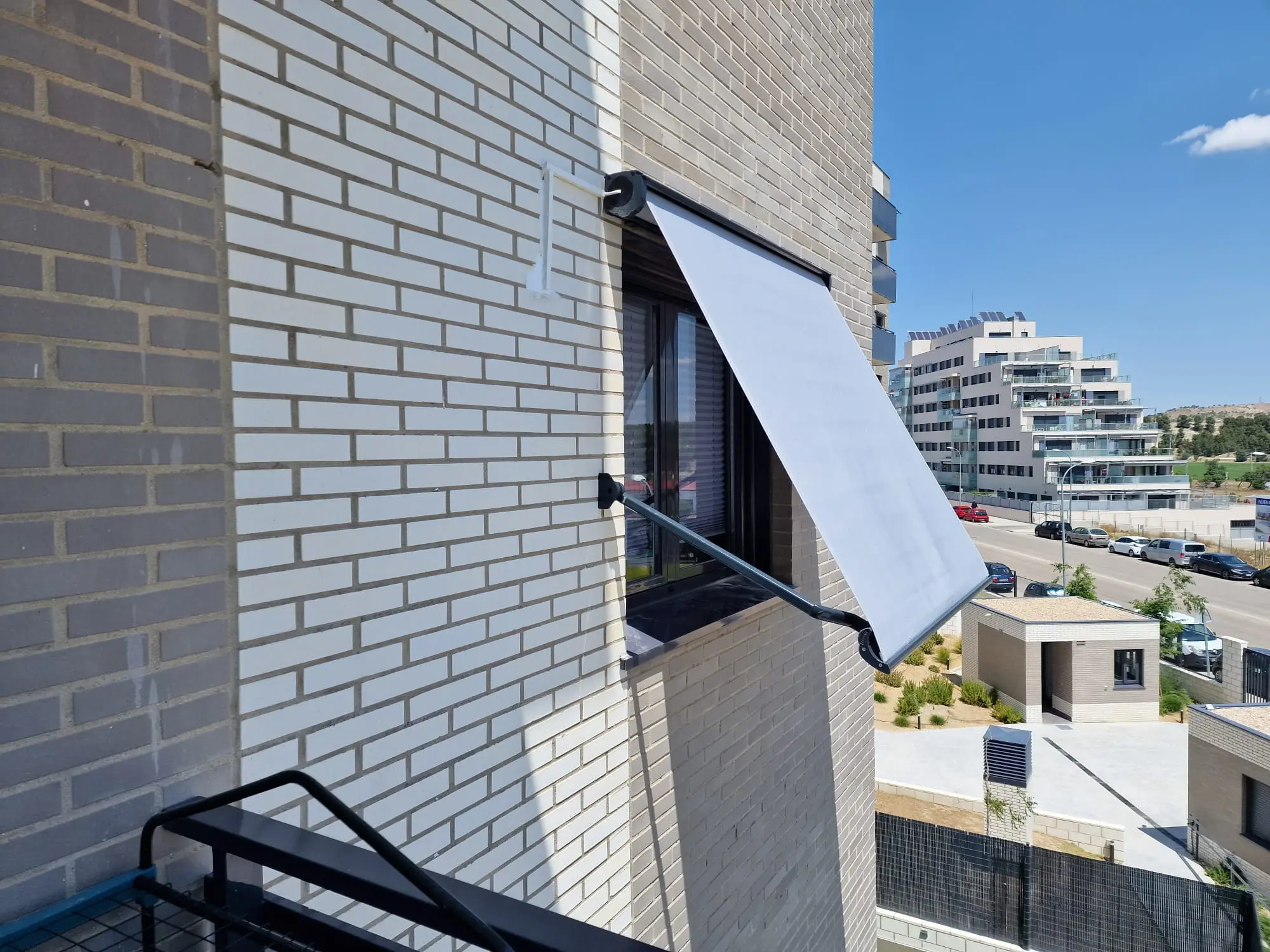 Toldos Cofre Portada en Madrid - Venta e instalación de toldos cofre portada en Madrid