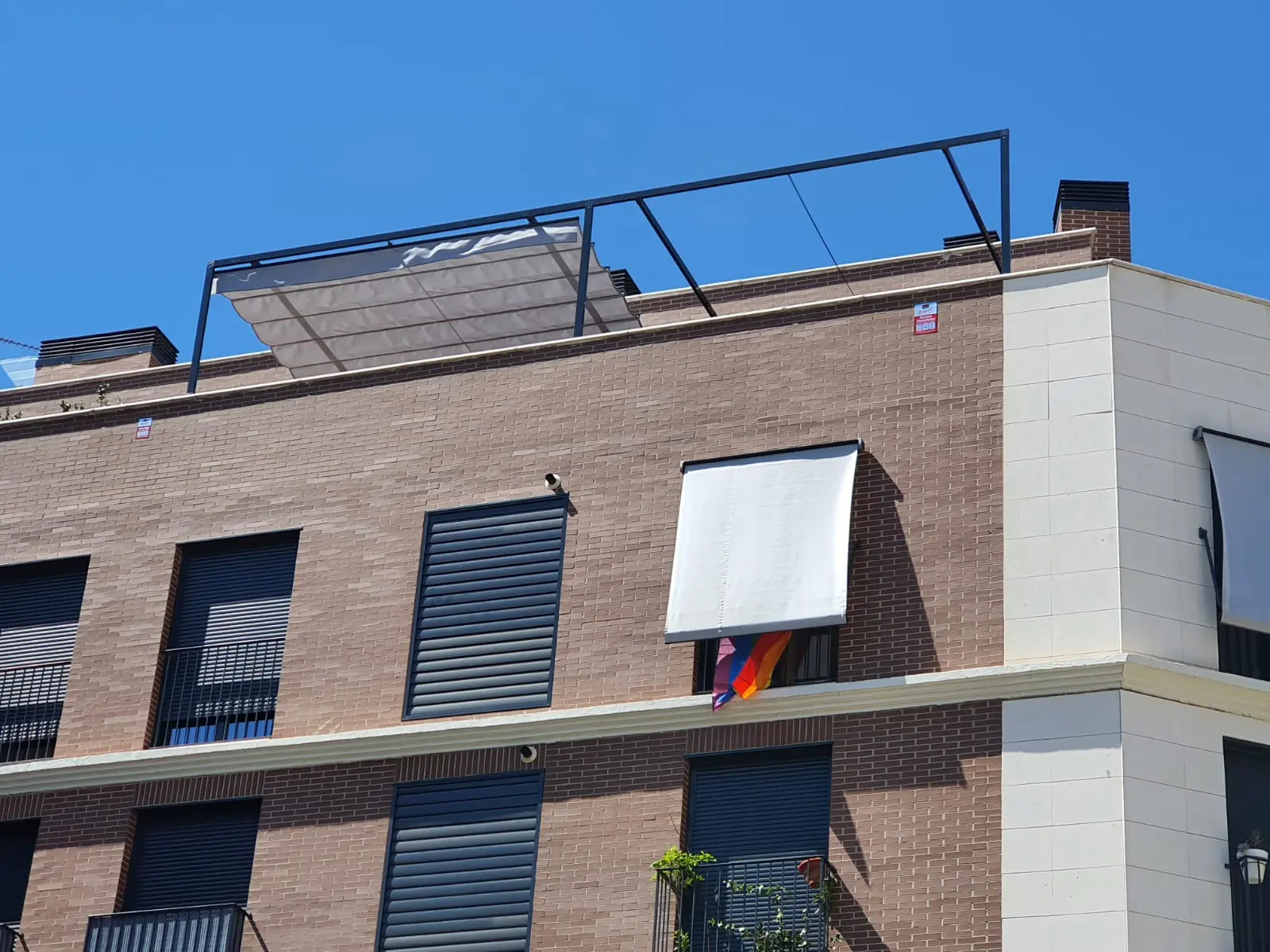 Toldos Cofre Portada en Madrid - Venta e instalación de toldos cofre portada en Madrid