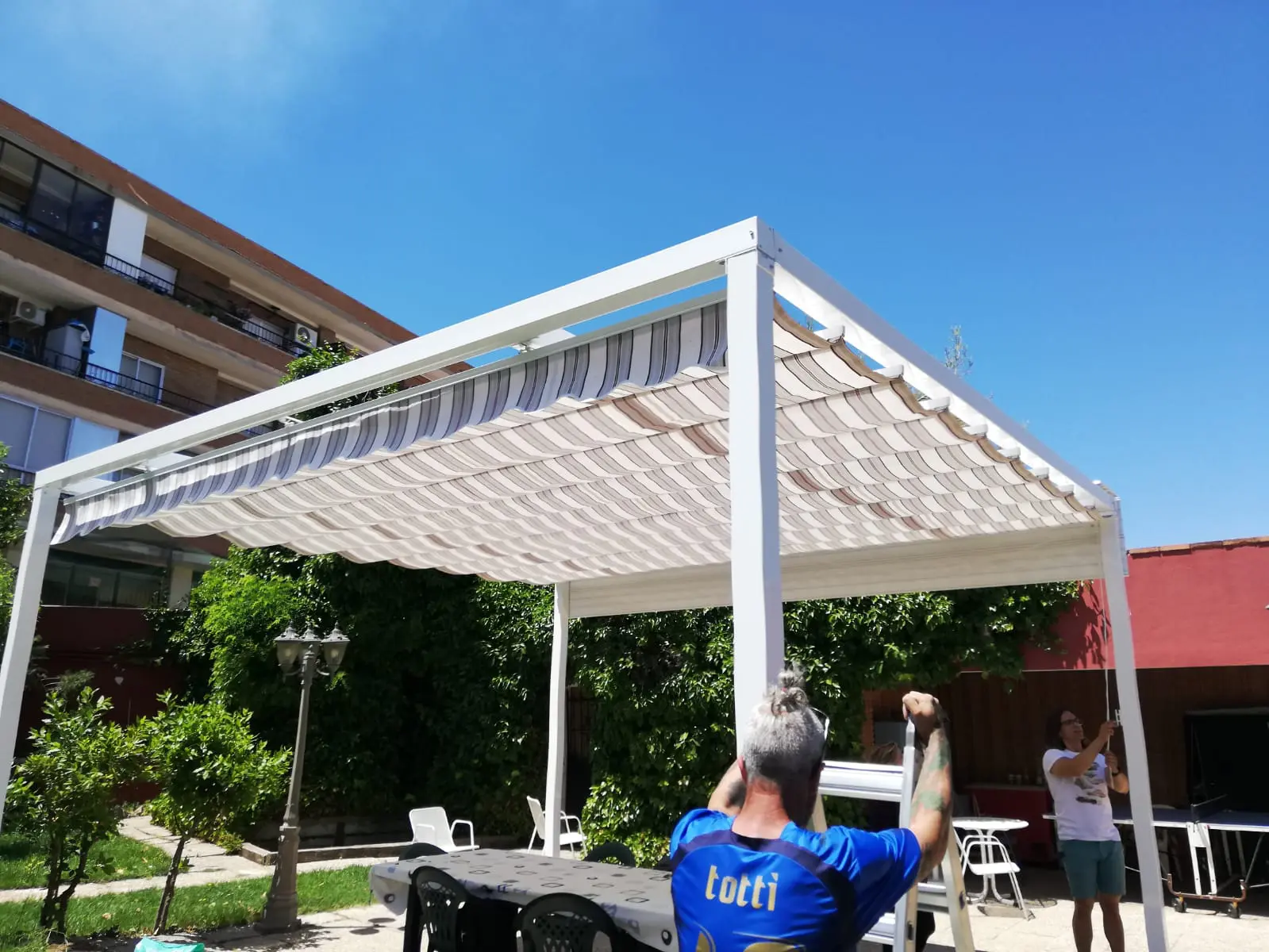 Toldos Pérgola 100x100 en Madrid - Venta e instalación de toldos pérgola en Madrid