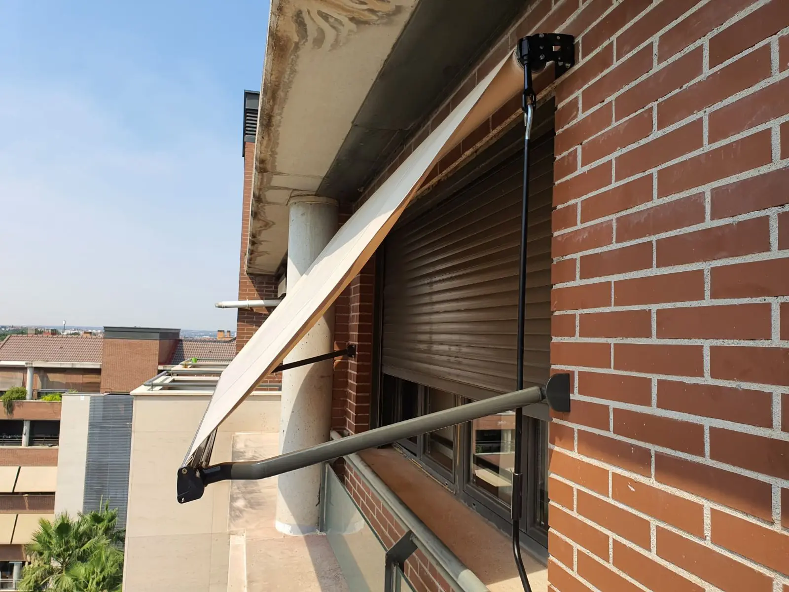 Toldos Portada en Madrid - Venta e instalación de toldos portada en Madrid