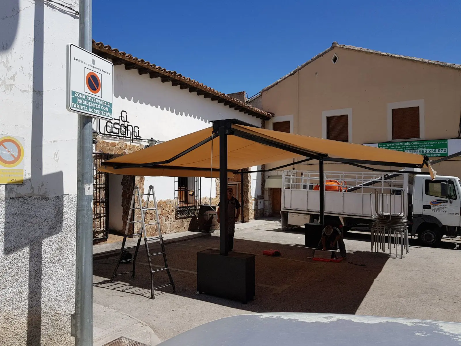 Toldos a Dos Aguas en Madrid - Venta e instalación de toldos a dos aguas en Madrid