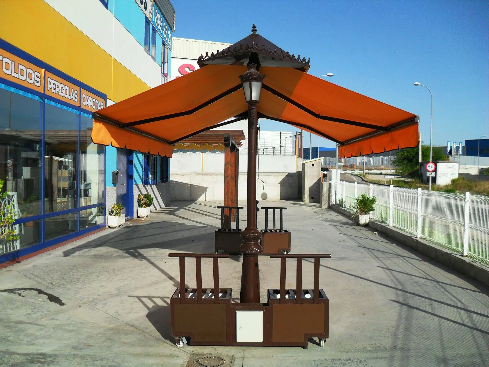 Toldos a Dos Aguas en Madrid - Venta e instalación de toldos a dos aguas en Madrid