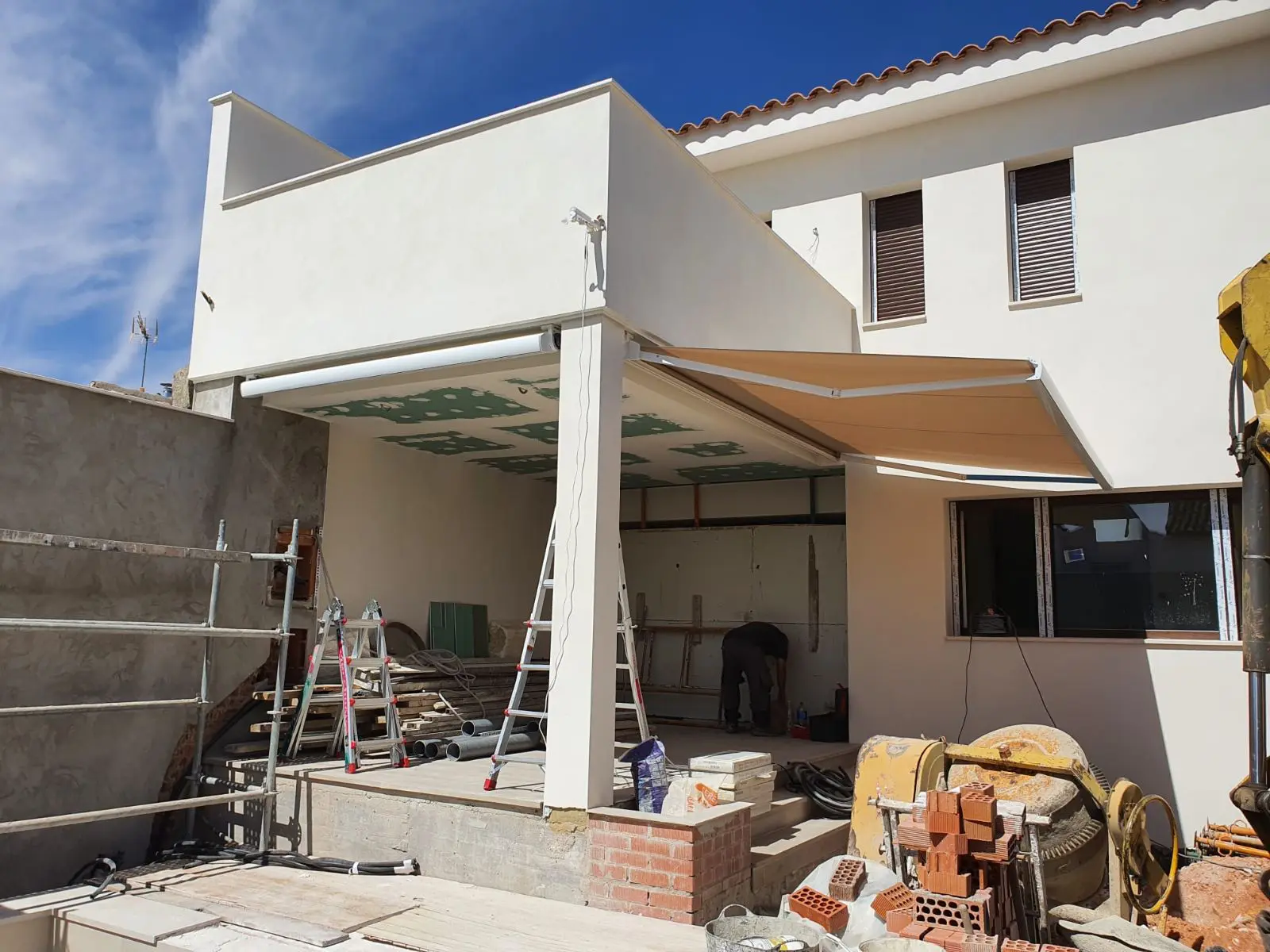 Toldos Cofre Extensibles en Madrid - Venta e instalación de toldos cofre extensibles en Madrid