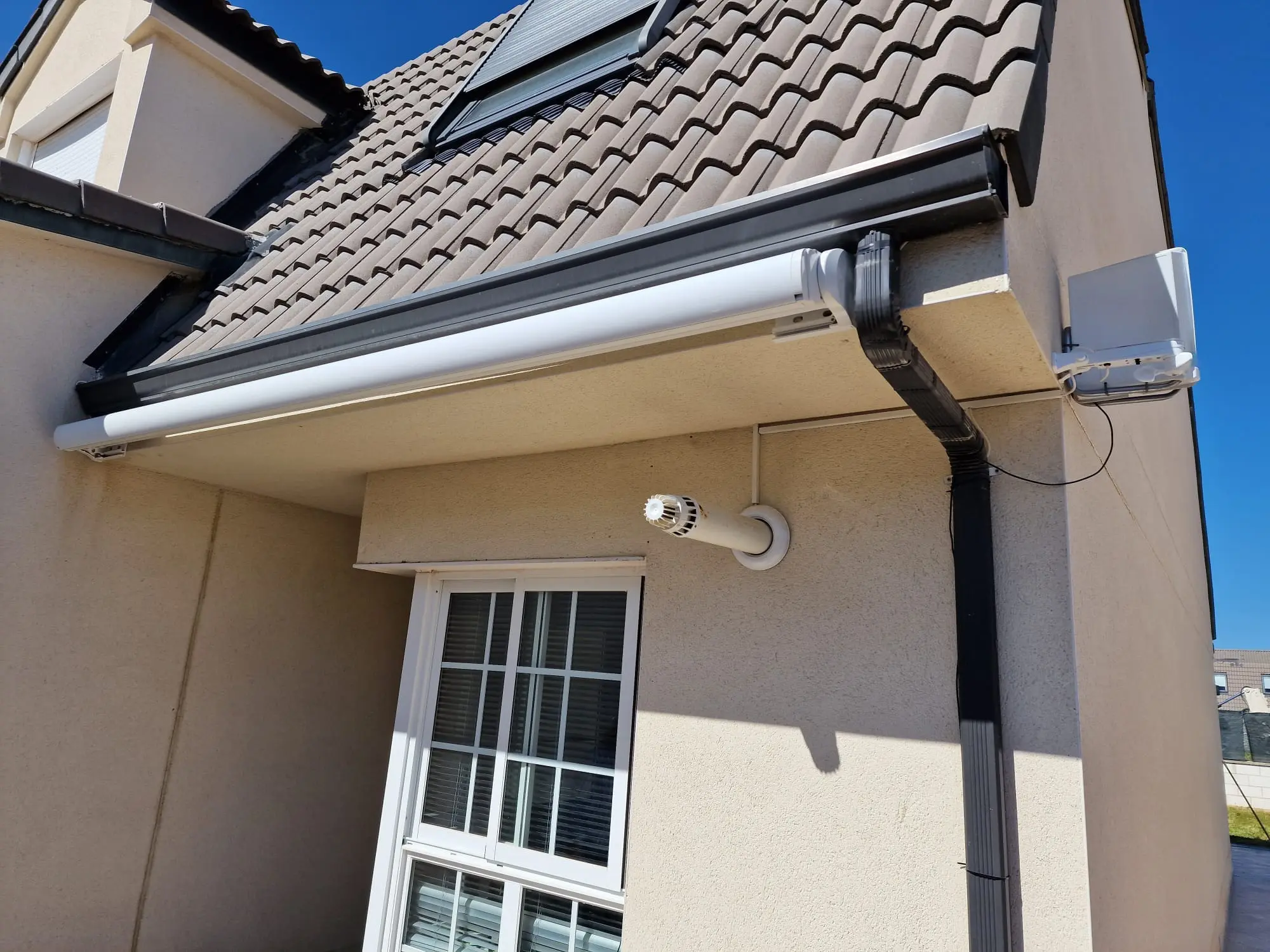 Toldos Cofre Extensibles en Madrid - Venta e instalación de toldos cofre extensibles en Madrid