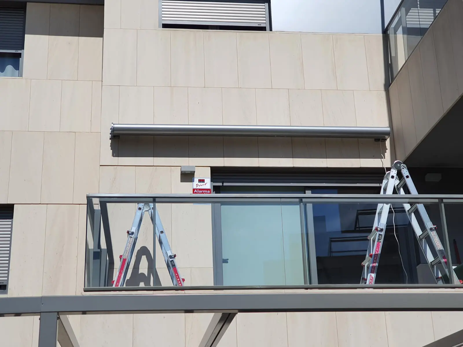 Toldos Cofre Extensibles en Madrid - Venta e instalación de toldos cofre extensibles en Madrid