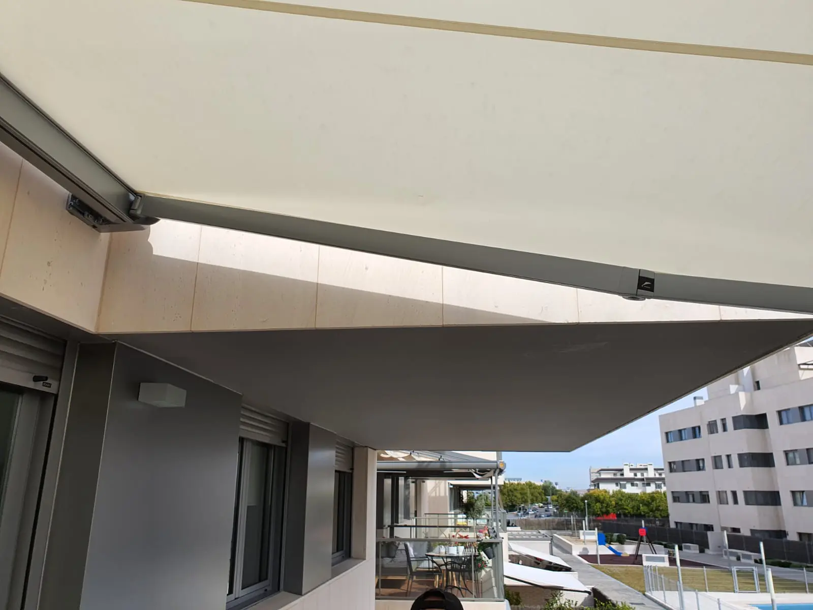 Toldos Cofre Extensibles en Madrid - Venta e instalación de toldos cofre extensibles en Madrid