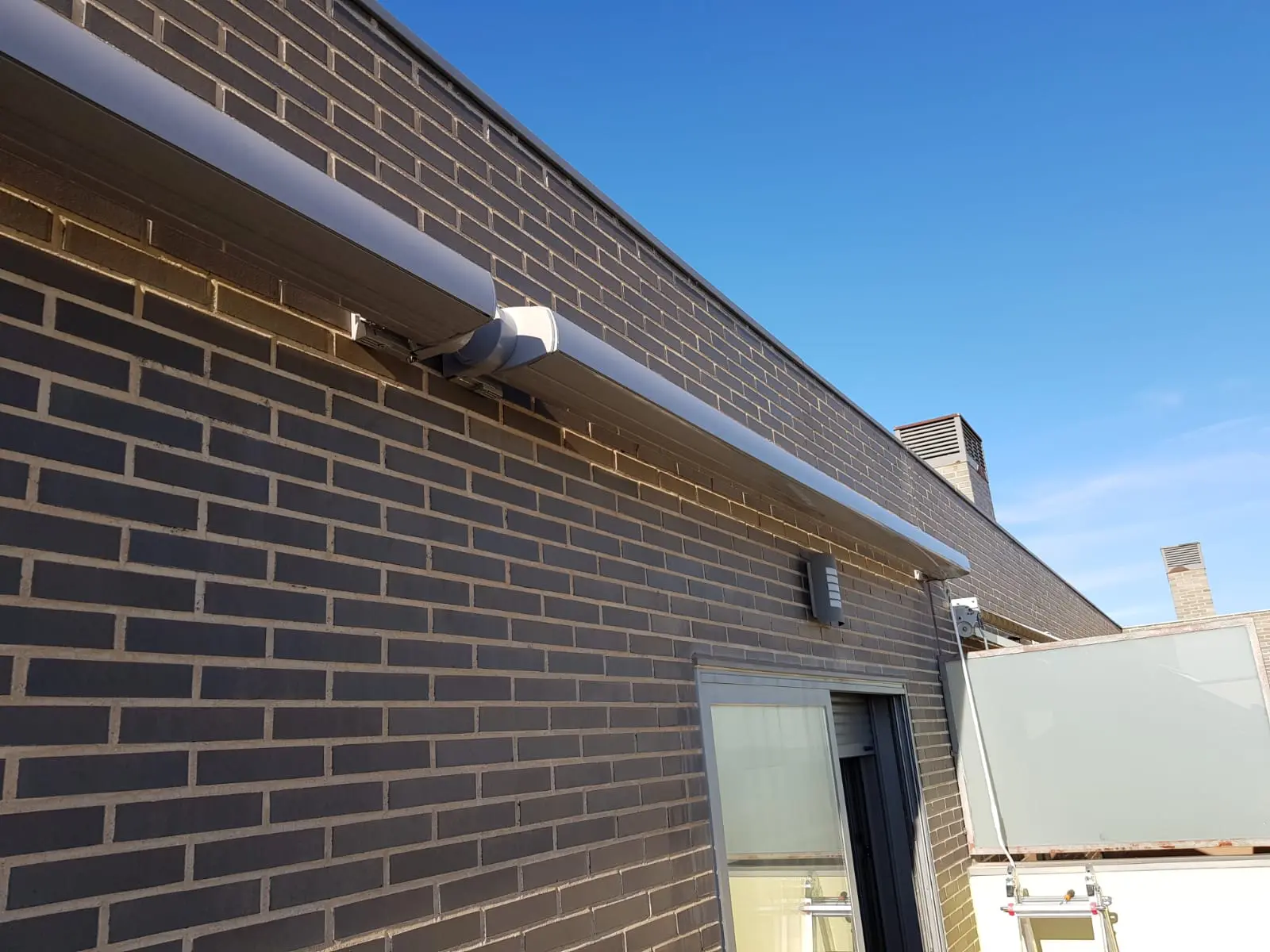 Toldos Cofre Extensibles en Madrid - Venta e instalación de toldos cofre extensibles en Madrid