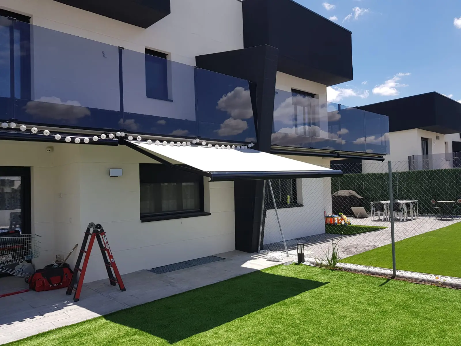 Toldos Cofre Extensibles en Madrid - Venta e instalación de toldos cofre extensibles en Madrid