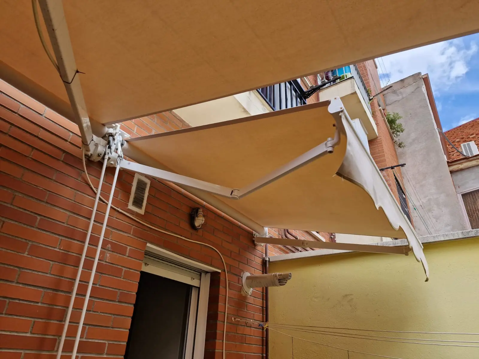 Toldos Extensibles en Madrid - Venta e instalación de toldos extensibles en Madrid