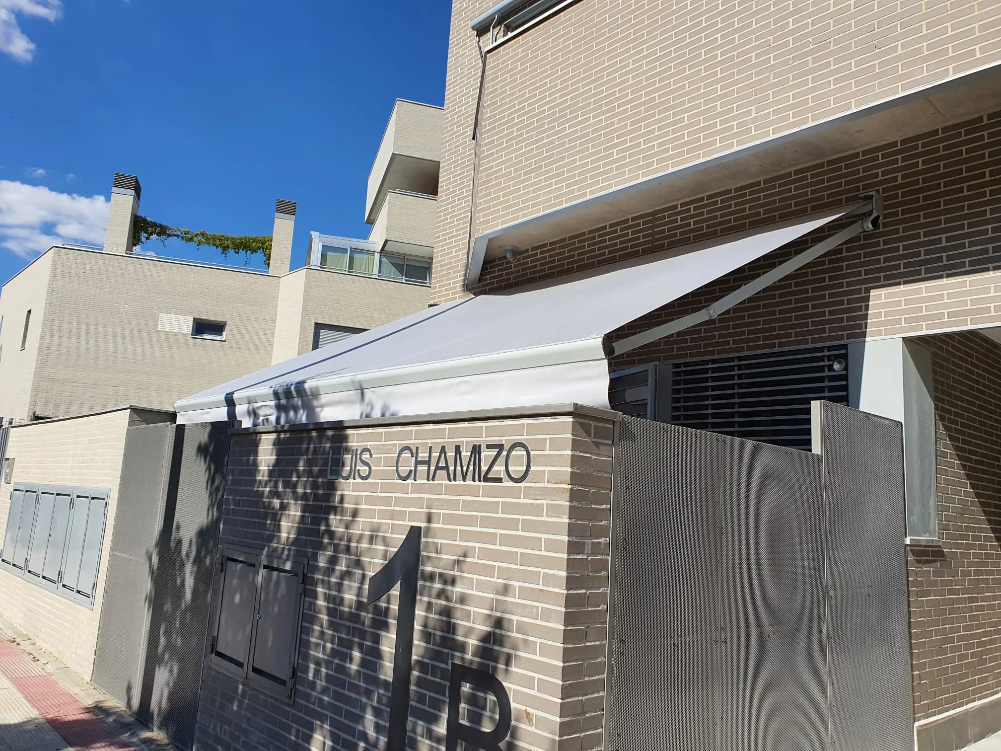 Toldos Extensibles en Madrid - Venta e instalación de toldos extensibles en Madrid