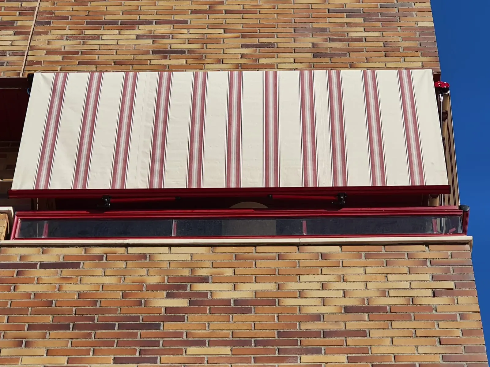 Venta e instalación de toldos tipo stor para viviendas y edificios - Madrid