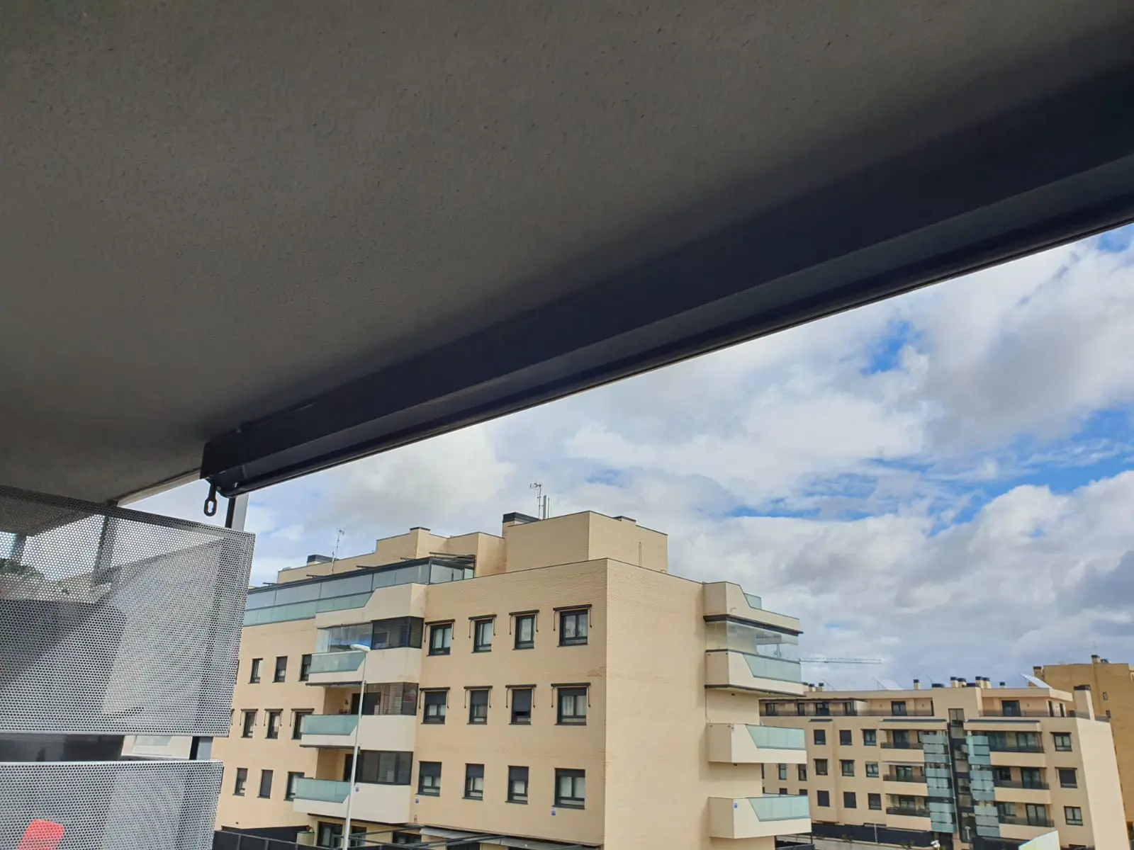 Venta e instalación de toldos tipo stor para viviendas y edificios - Madrid