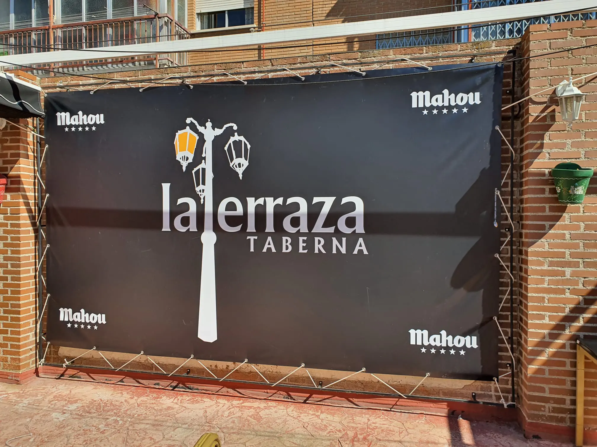 Lona serigrafiada para taberna