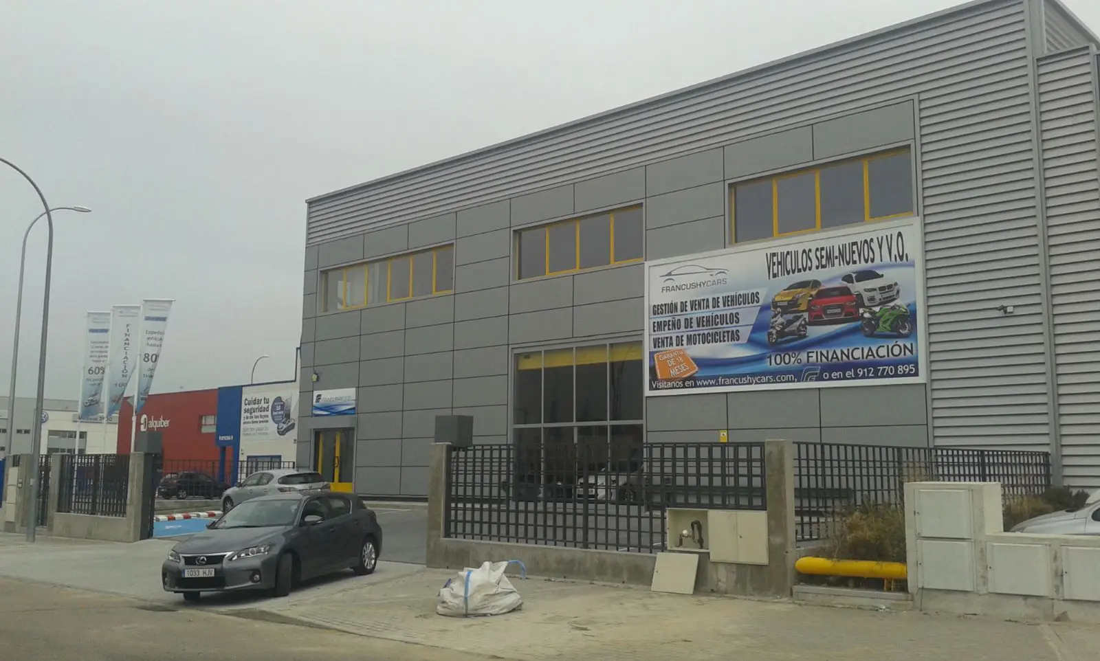 lona para rótulo en nave industrial