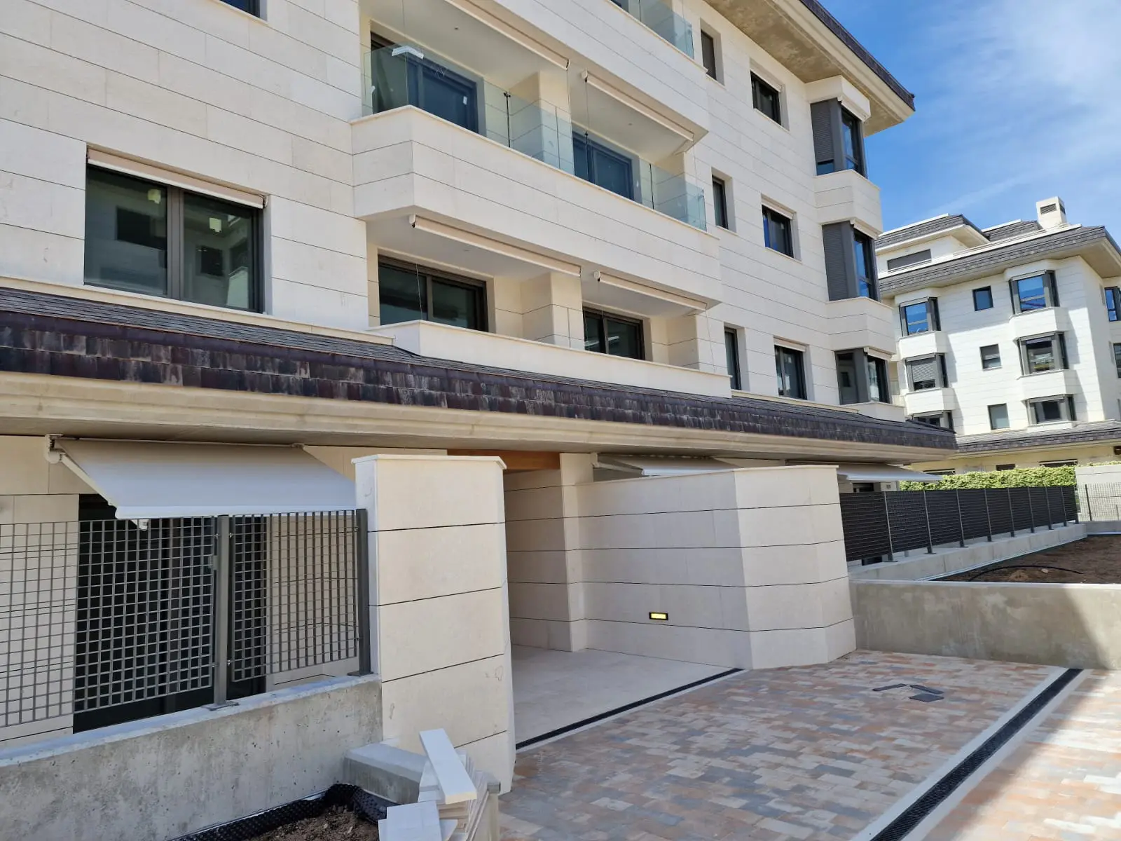 toldos stor y toldos extensibles en nueva promoción de viviendas